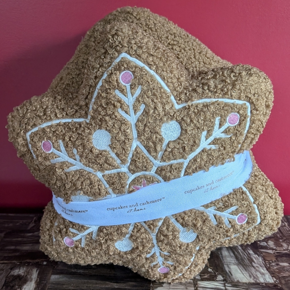 ❌SOLD❌Viral 🎥 Cupcakes & Cashmere 3 pk Christmas Gingerbread Pillows, Faux Fur - Picture 4 of 8